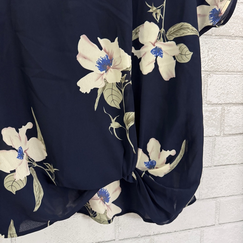 WEST KEI Stitch Fix Allura Knot Detail Front Top - Picture 4 of 11
